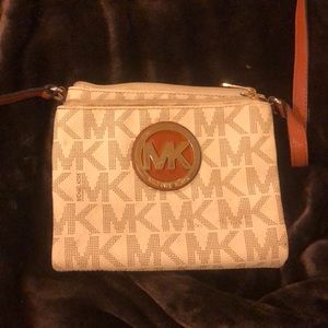 Micheal Kors crossbody purse